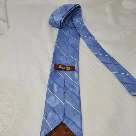 Michael Kors Slim Fit  Blue Satin Silk Neck tie - Picture 6 of 8